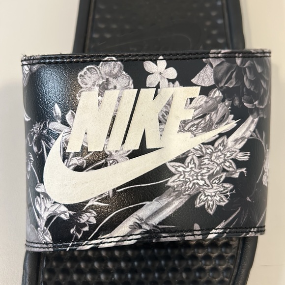 Nike Tropical Design Slides - Picture 3 of 5